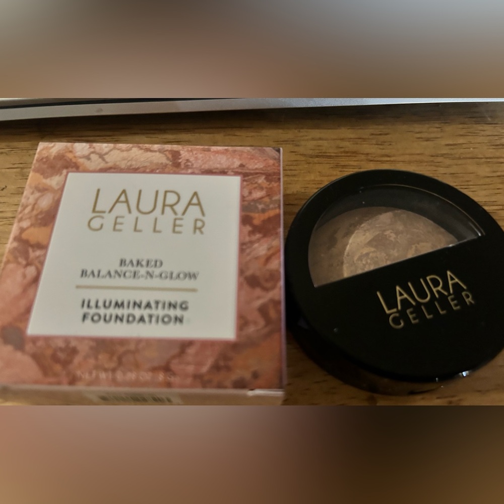 Laura Geller Baked Balance-N-Glow Illuminating Foundation -Medium NIB